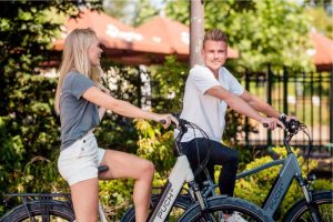 Polnjenje električnega kolesa - kako pravilno in varno polniti baterijo električnega kolesa